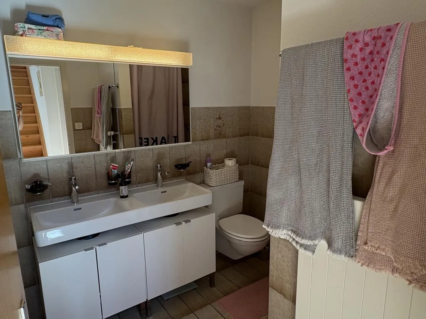 Sur deux étages dans un emplacement calme - Photo 4 sur 7