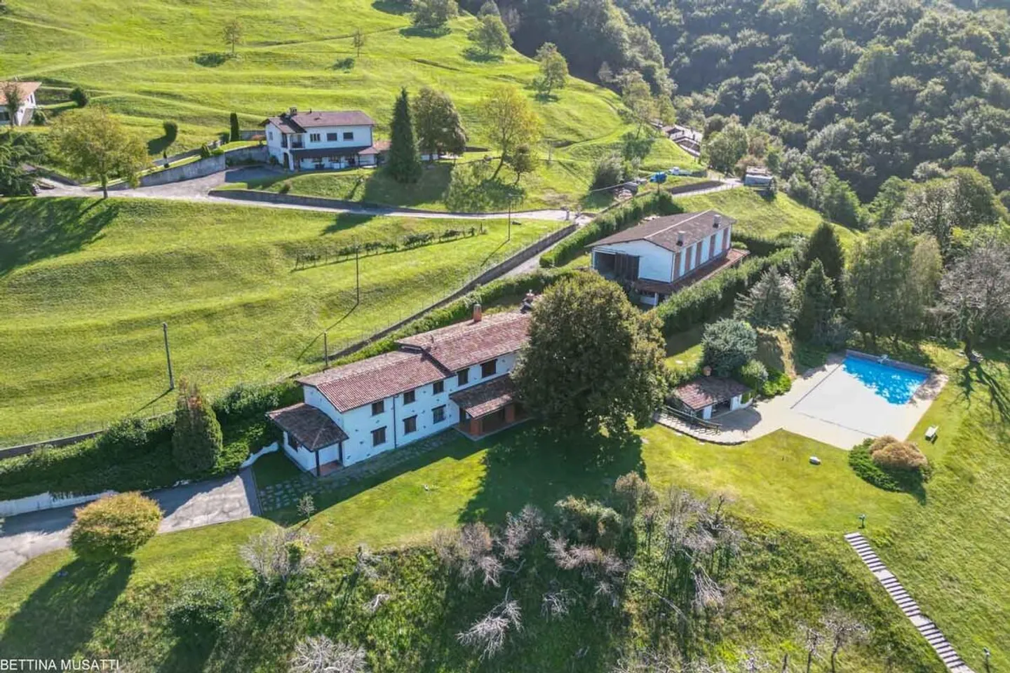 VILLA ÉLÉGANTE D'AROGNO AVEC PISCINE ET SPLENDIDE VUE SUR LE LAC - Photo 2 sur 15