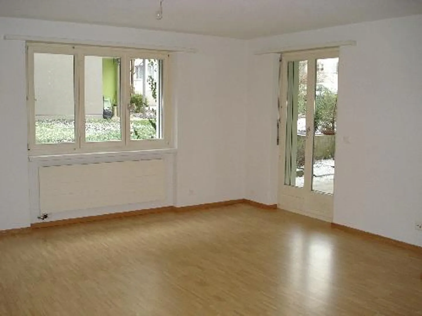 Modern single apartment with seating area is looking for you! - Photo 2 of 6