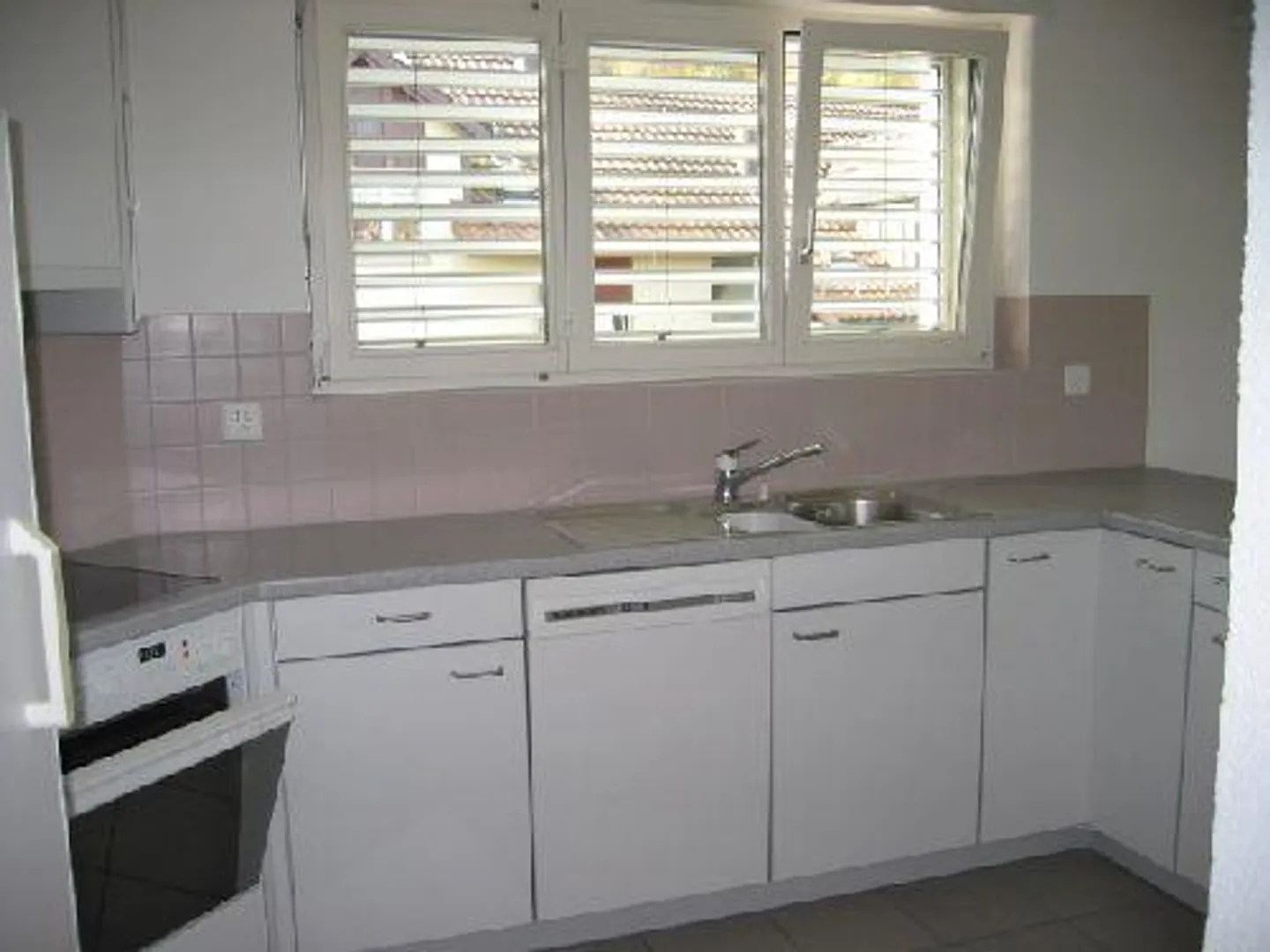 Modern single apartment with seating area is looking for you! - Photo 3 of 6