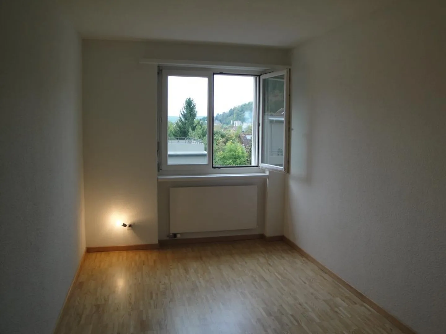 Modern single apartment with seating area is looking for you! - Photo 5 of 6