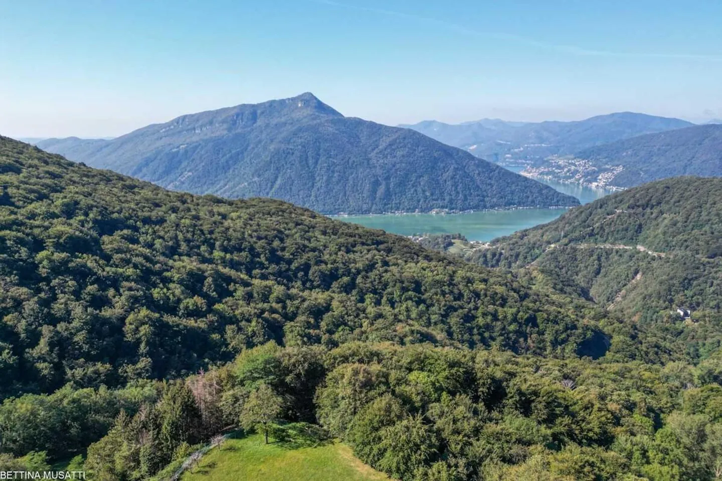 VILLA ÉLÉGANTE D'AROGNO AVEC PISCINE ET SPLENDIDE VUE SUR LE LAC - Photo 3 sur 15