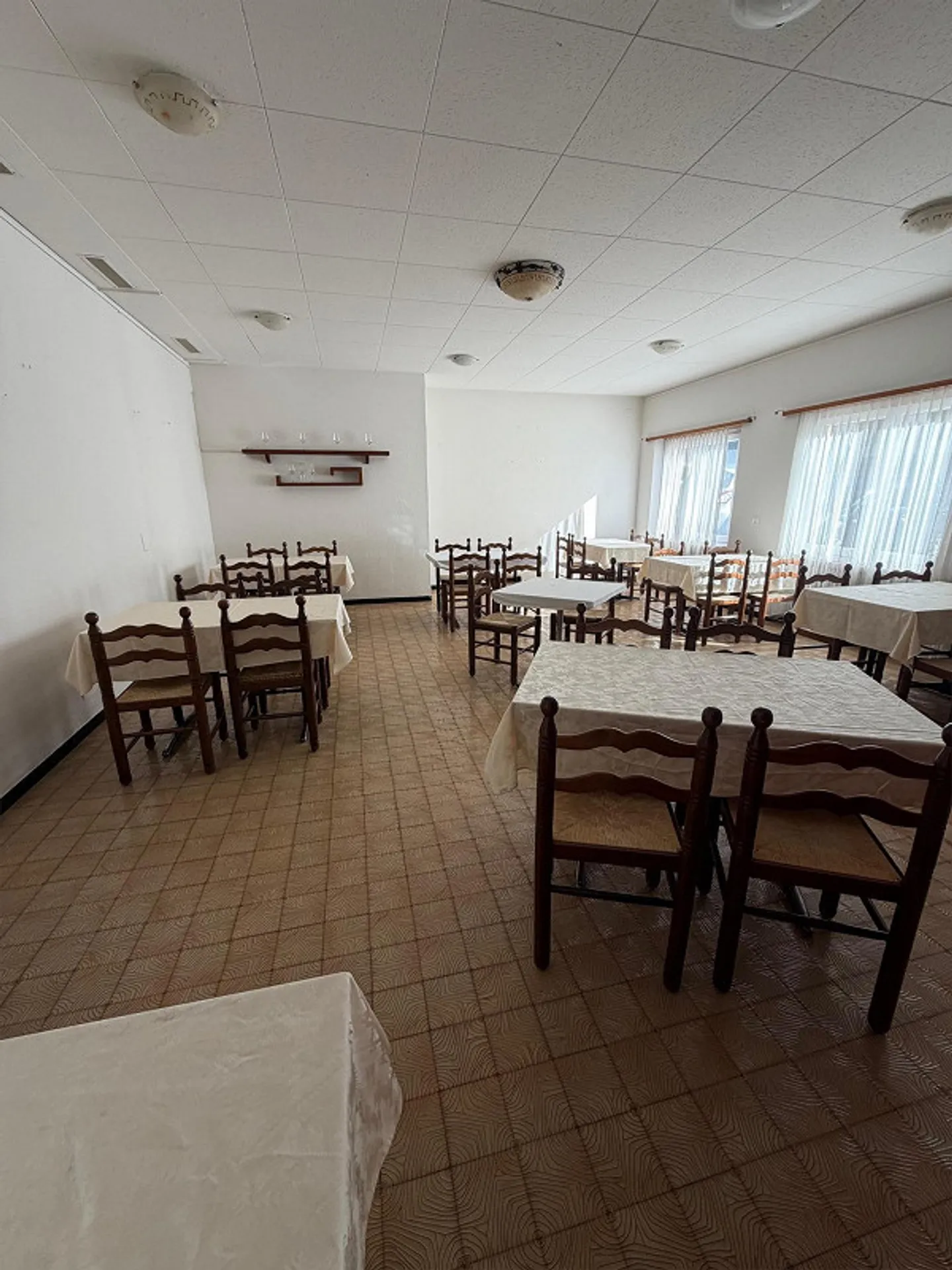 Restaurant with complete inventory - Photo 1 of 10