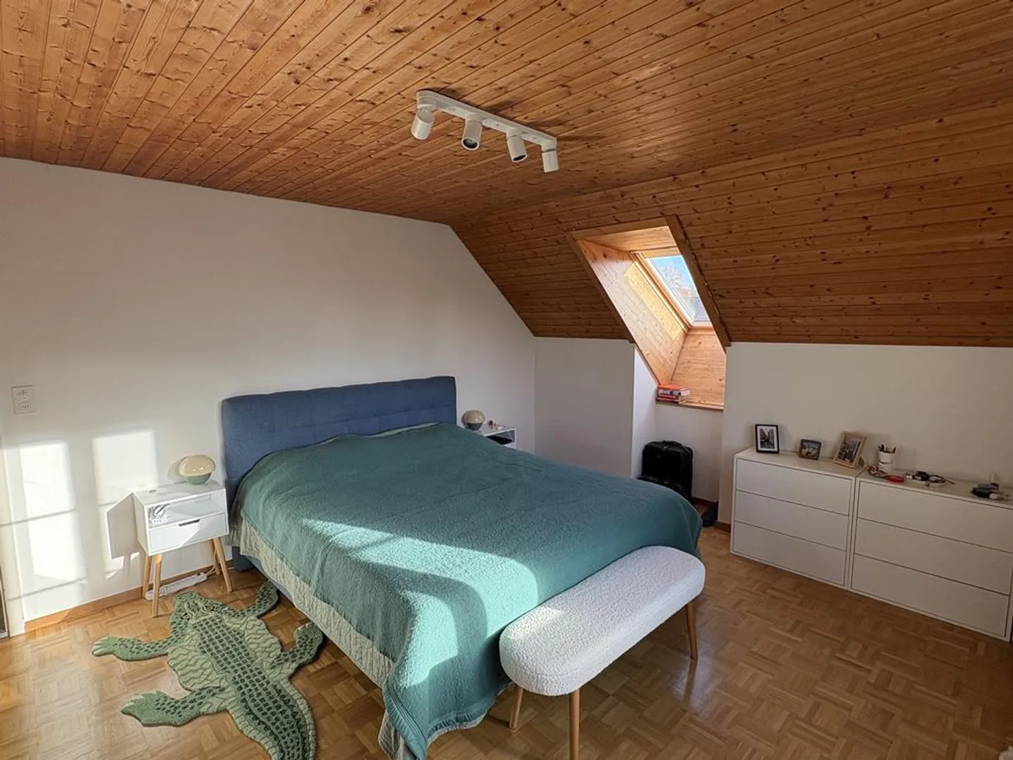 Sur deux étages dans un emplacement calme - Photo 5 sur 7