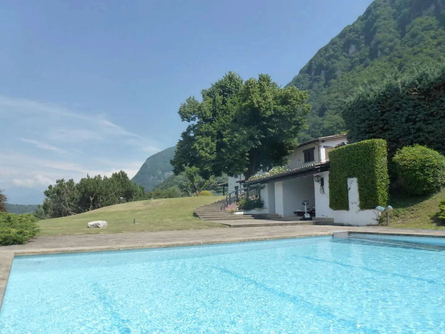 VILLA ÉLÉGANTE D'AROGNO AVEC PISCINE ET SPLENDIDE VUE SUR LE LAC - Photo 7 sur 15