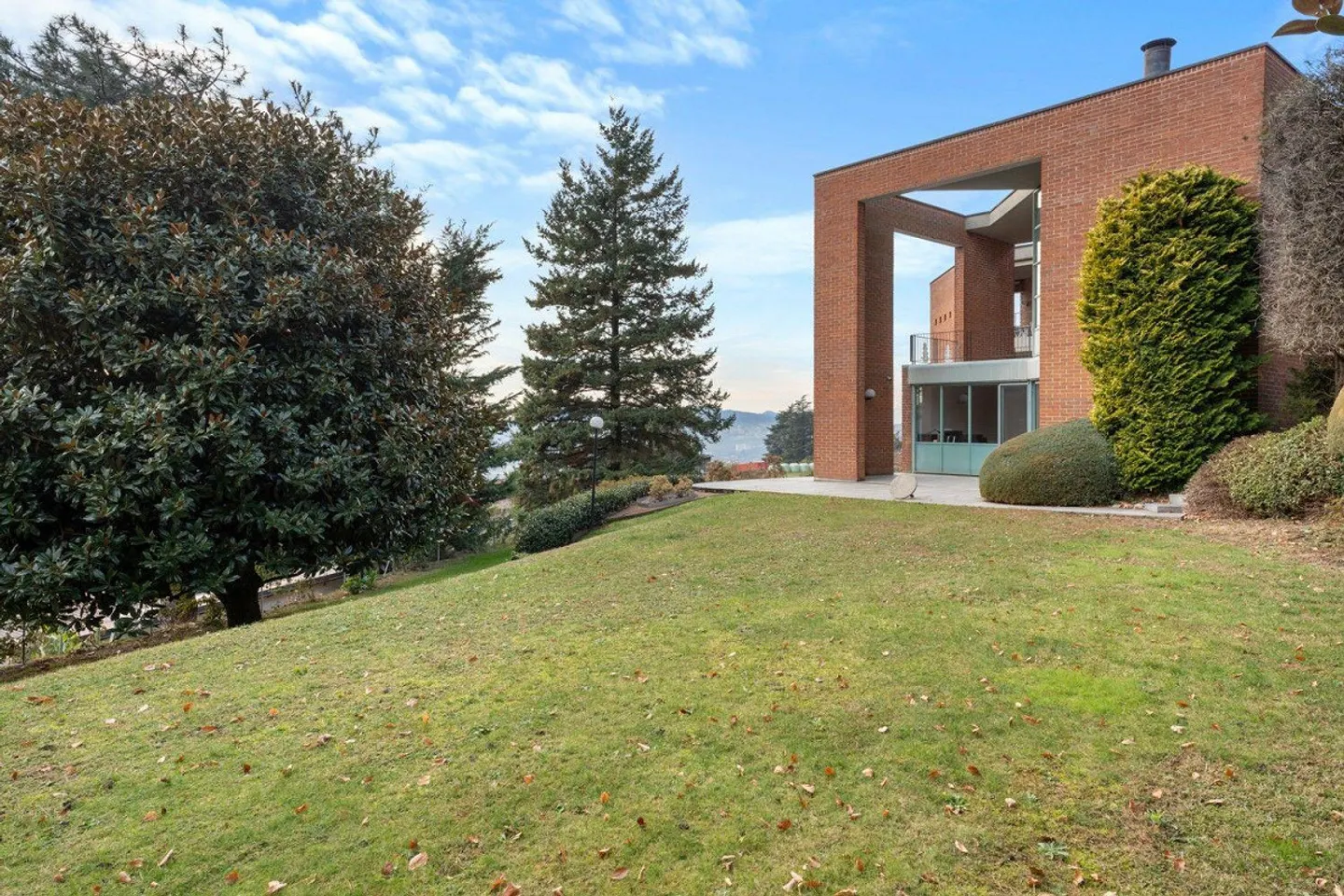Superbe villa avec grand jardin et vue - Photo 28 sur 29