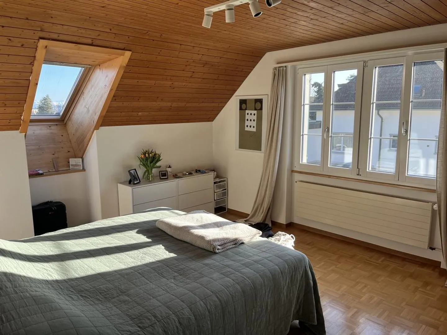 Sur deux étages dans un emplacement calme - Photo 6 sur 7