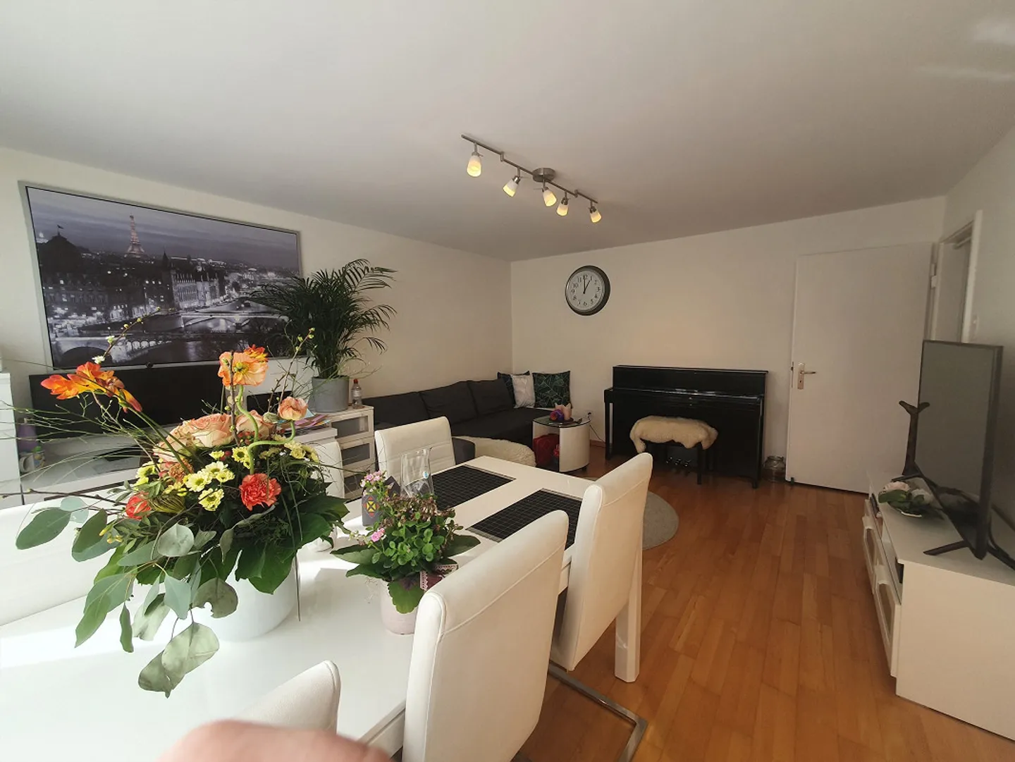 Appartement 2.5 pièces avec balcon près de l'hôpital - Photo 2 sur 12