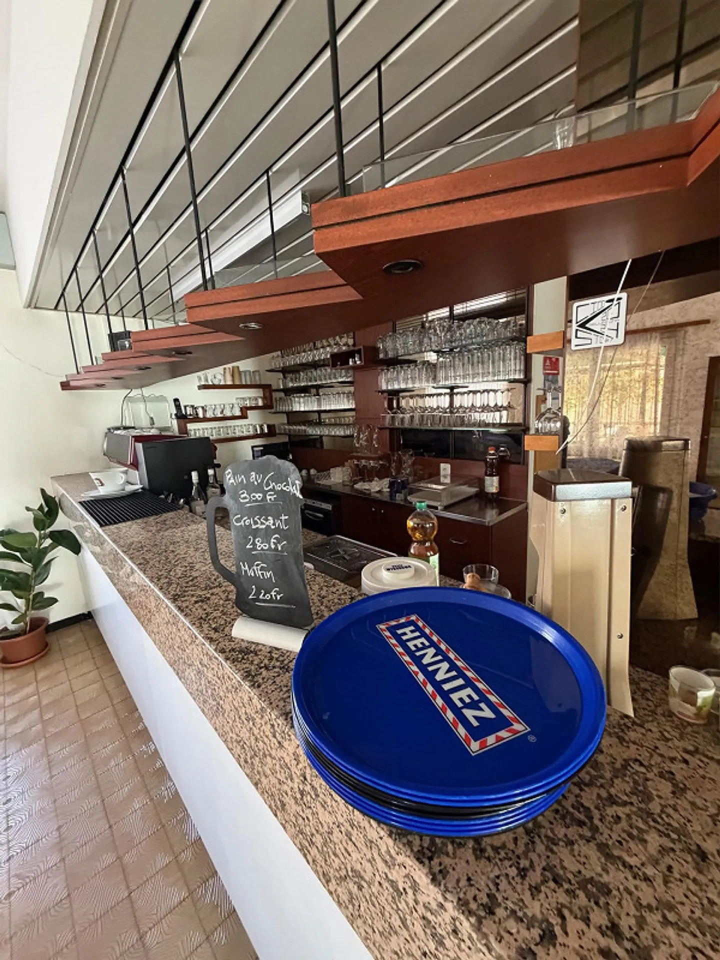 Restaurant with complete inventory - Photo 5 of 10