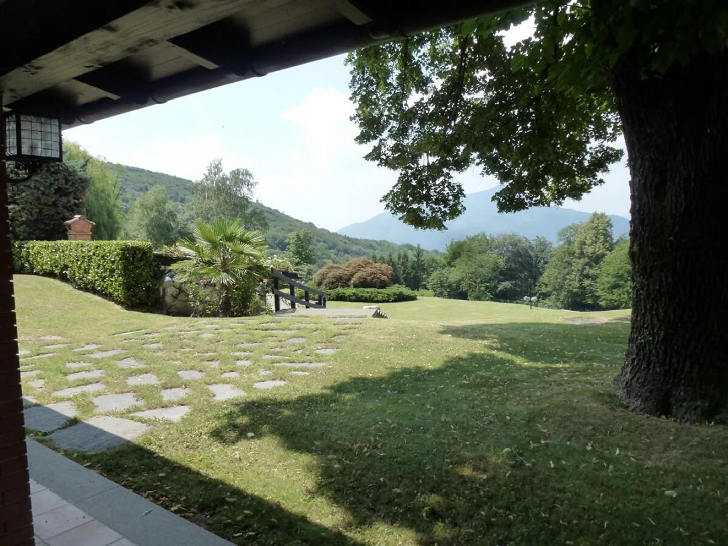 VILLA ÉLÉGANTE D'AROGNO AVEC PISCINE ET SPLENDIDE VUE SUR LE LAC - Photo 12 sur 15