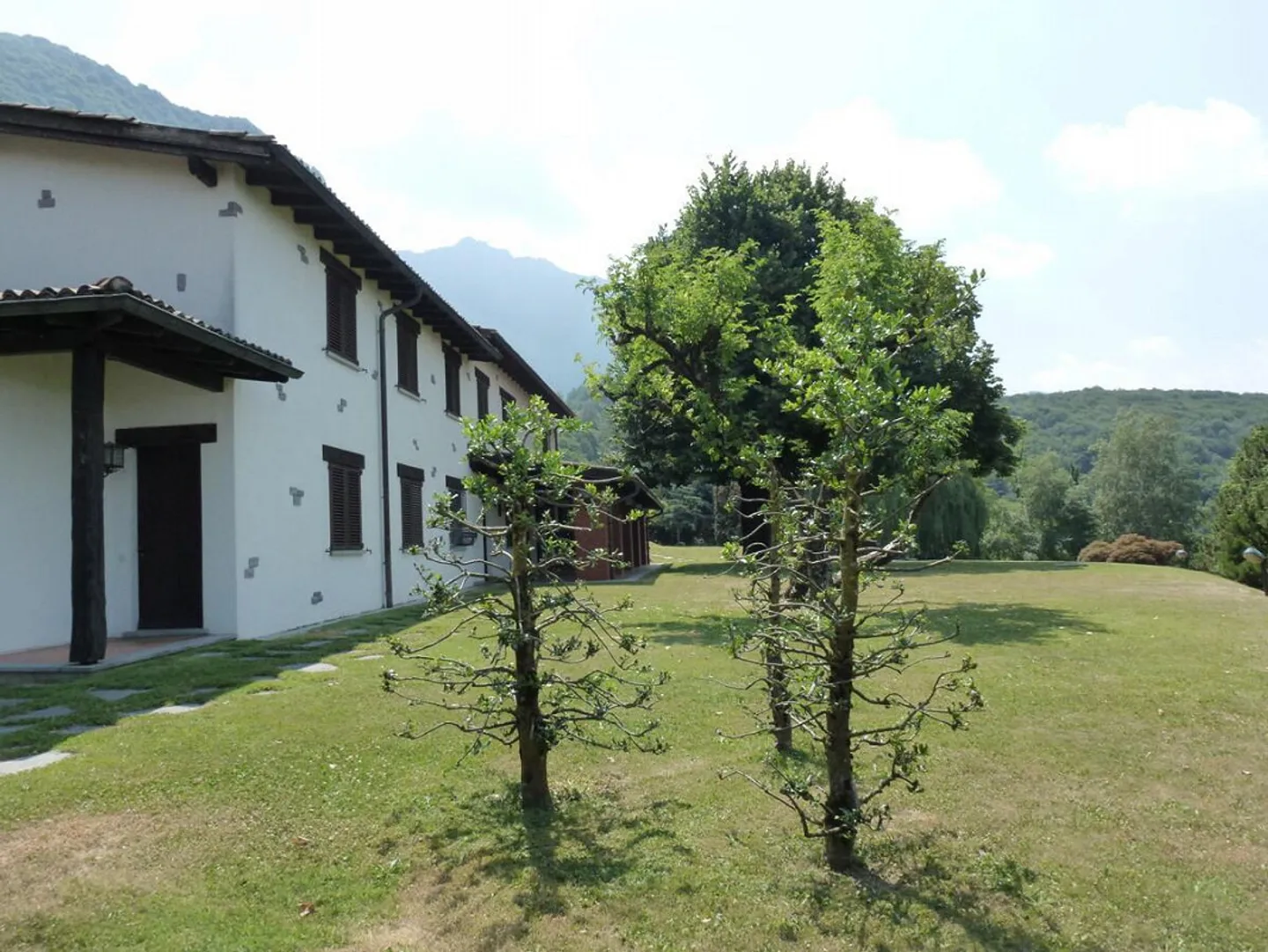 VILLA ÉLÉGANTE D'AROGNO AVEC PISCINE ET SPLENDIDE VUE SUR LE LAC - Photo 13 sur 15