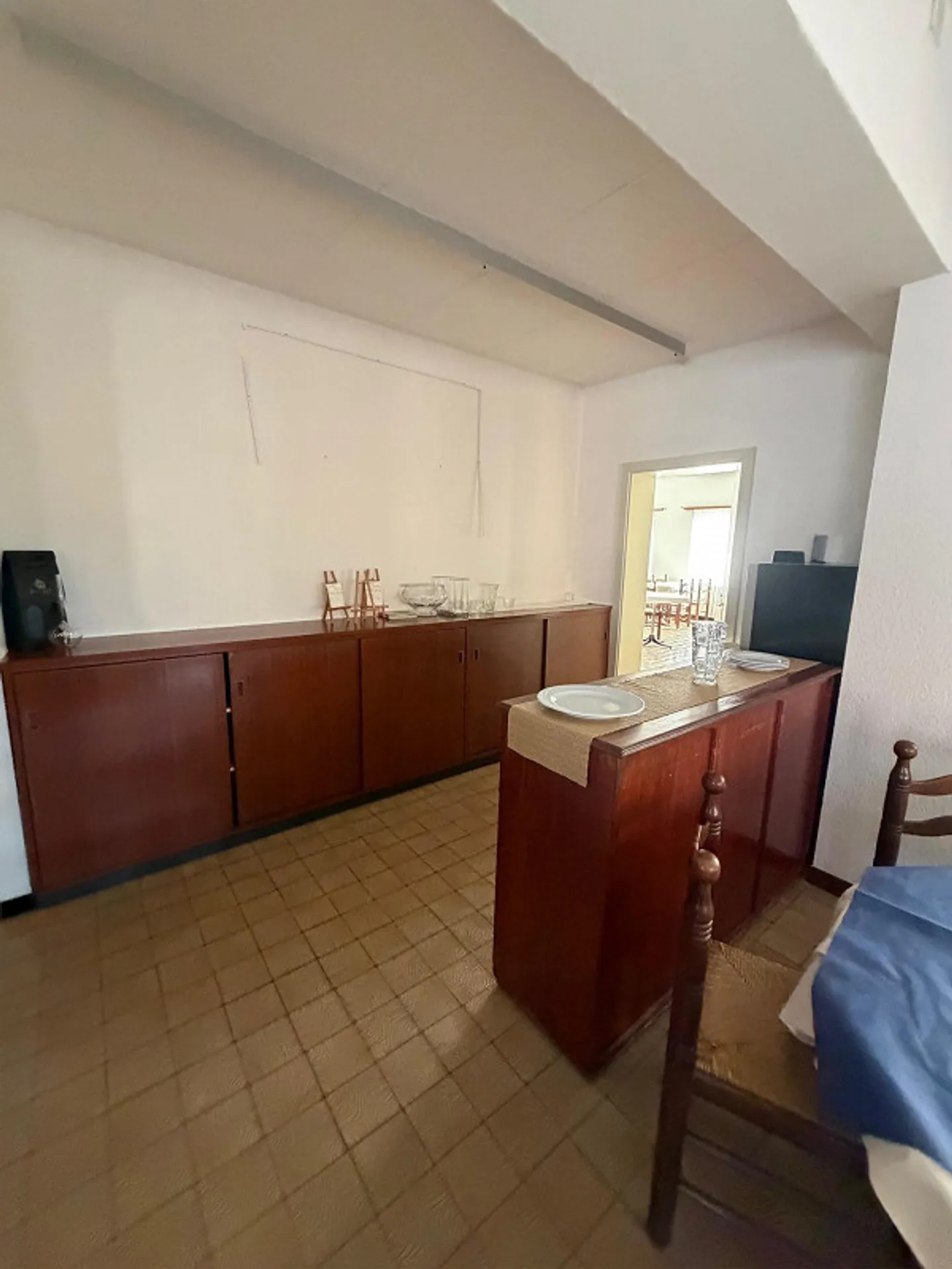 Restaurant with complete inventory - Photo 6 of 10