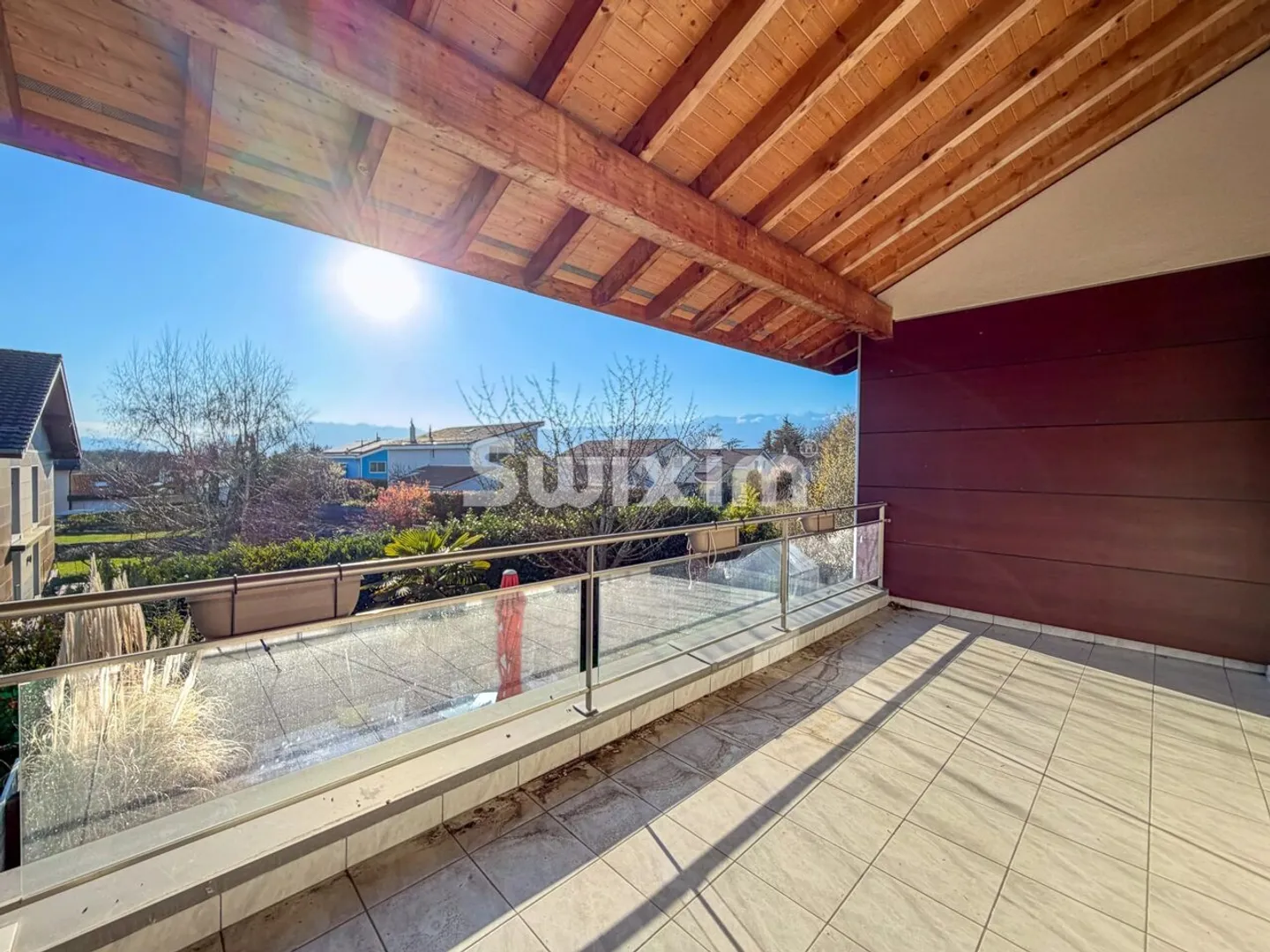 Spacious House with Garden - Photo 9 of 13