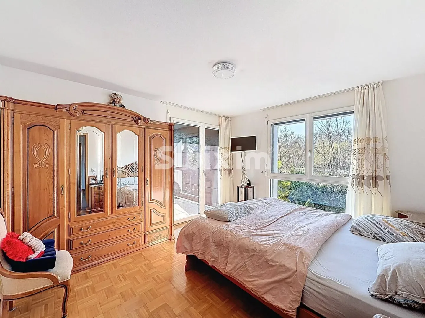 Spacious House with Garden - Photo 10 of 13