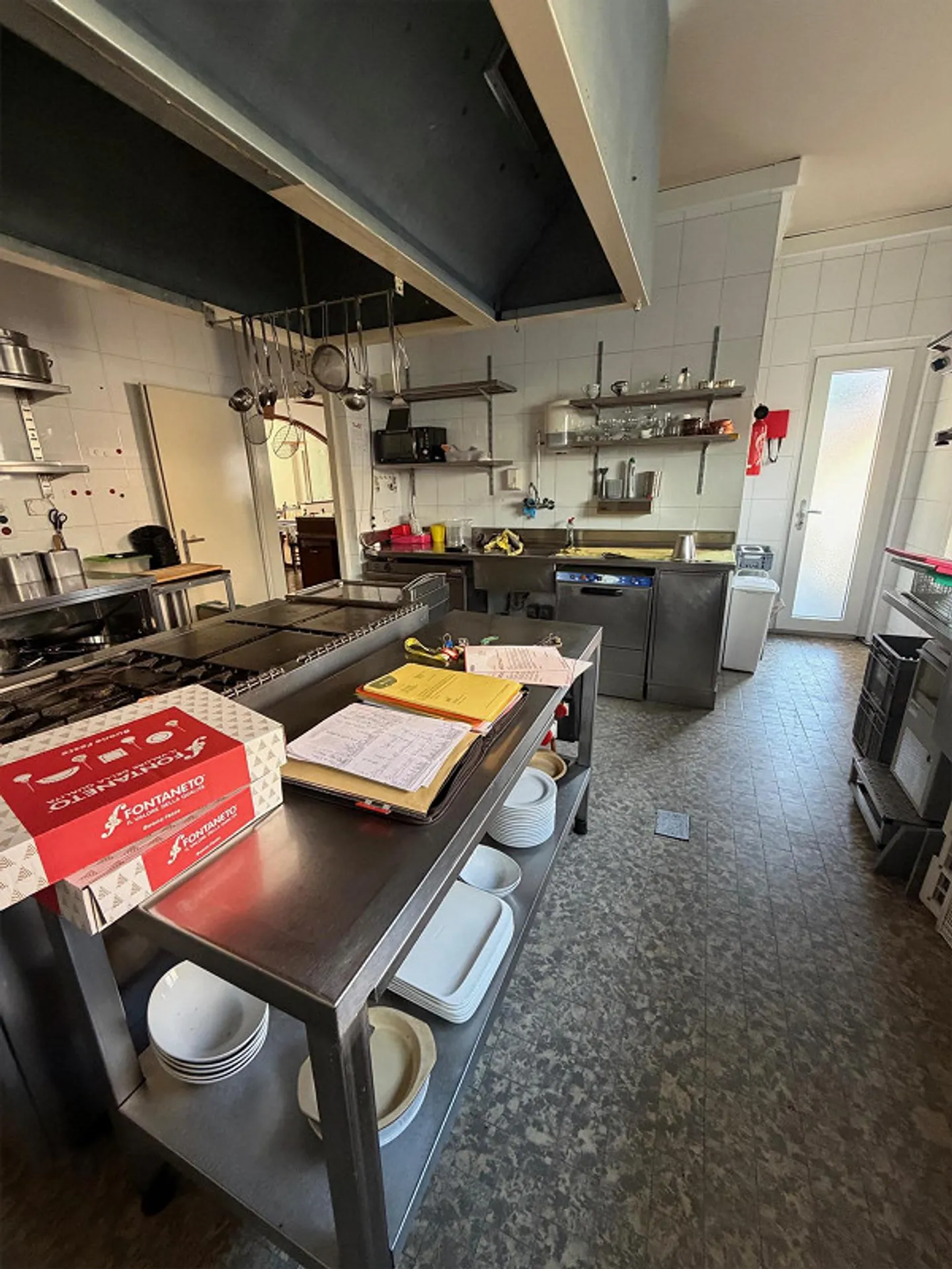 Restaurant with complete inventory - Photo 7 of 10