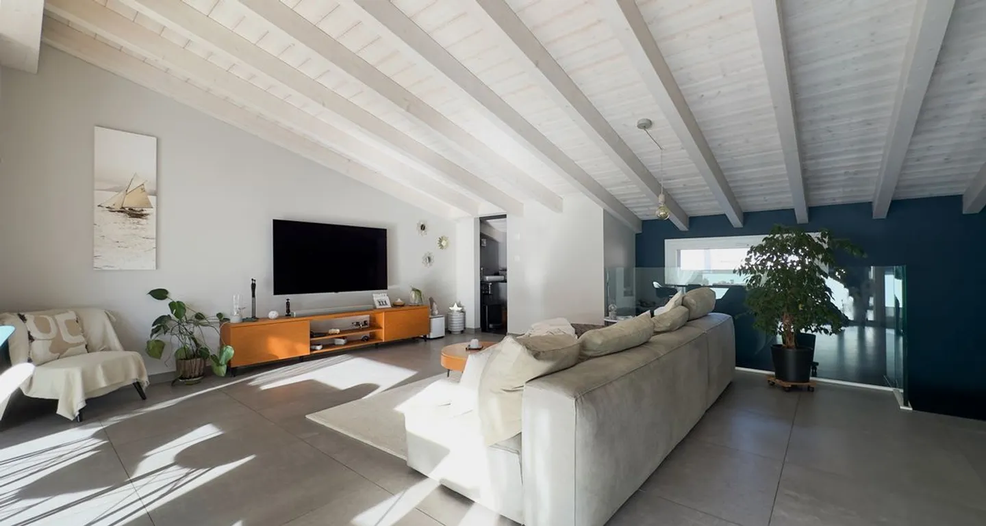 Magnifico duplex di 5,5 locali all'ultimo piano con una terrazza molto grande! - Foto 5 di 13