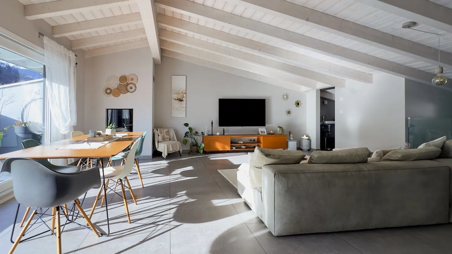 Magnifico duplex di 5,5 locali all'ultimo piano con una terrazza molto grande! - Foto 7 di 13