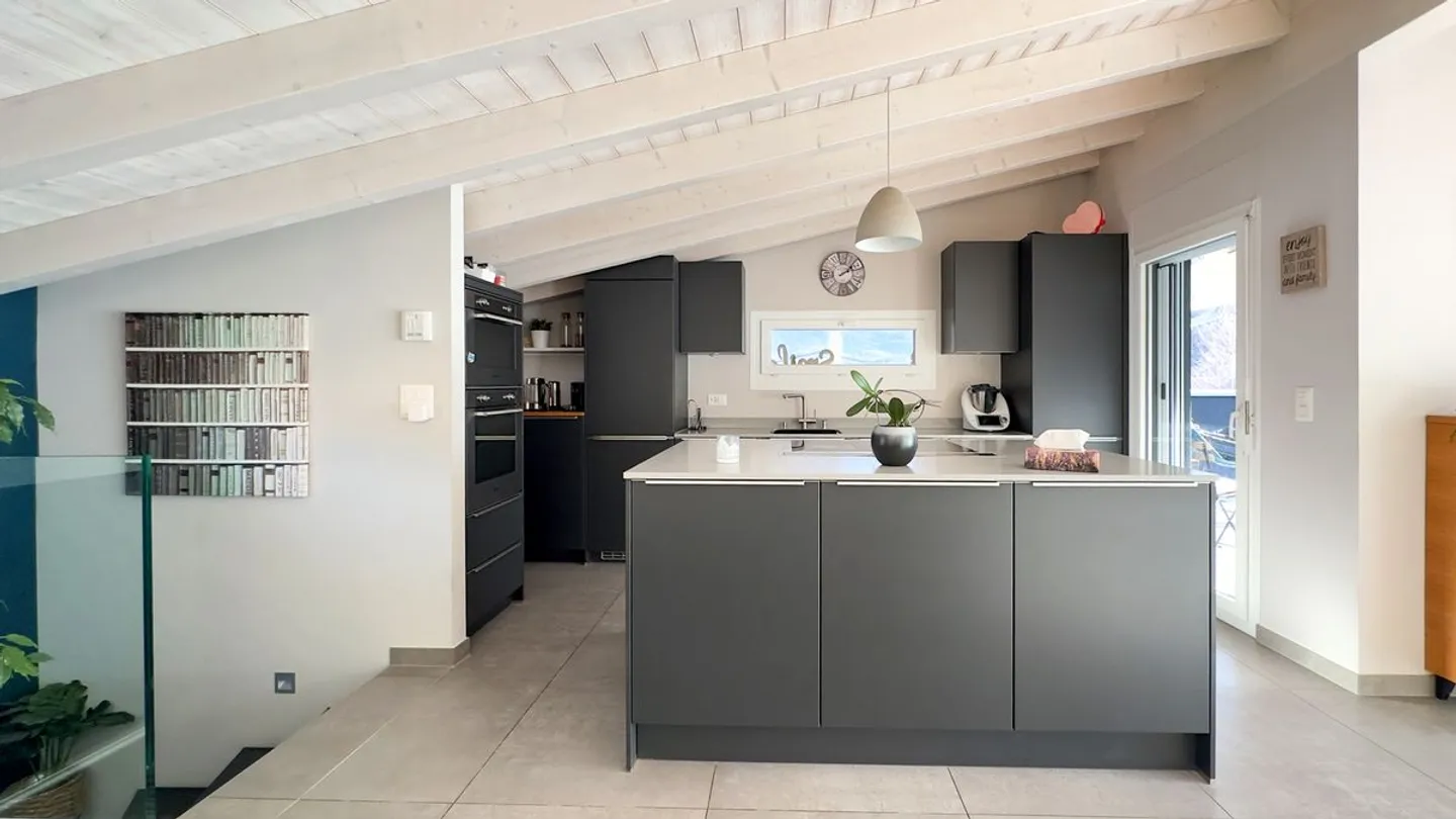 Magnifico duplex di 5,5 locali all'ultimo piano con una terrazza molto grande! - Foto 3 di 13