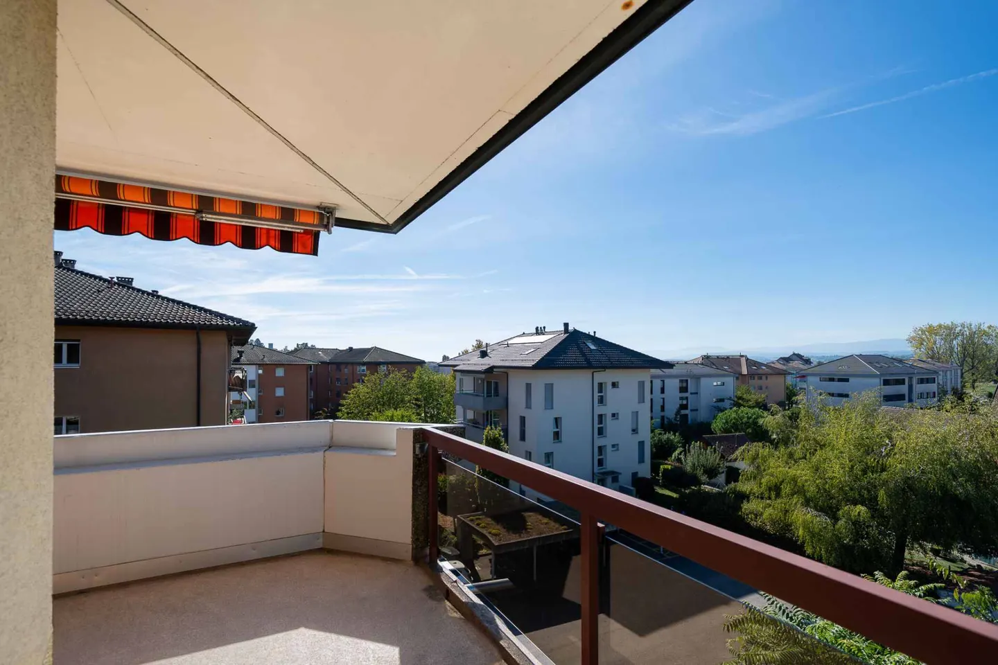 Charming Apartment in Ecublens - Photo 2 of 12