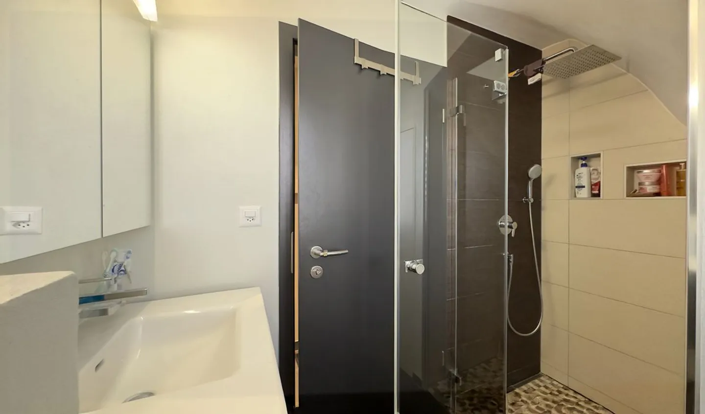 Magnifico duplex di 5,5 locali all'ultimo piano con una terrazza molto grande! - Foto 13 di 13