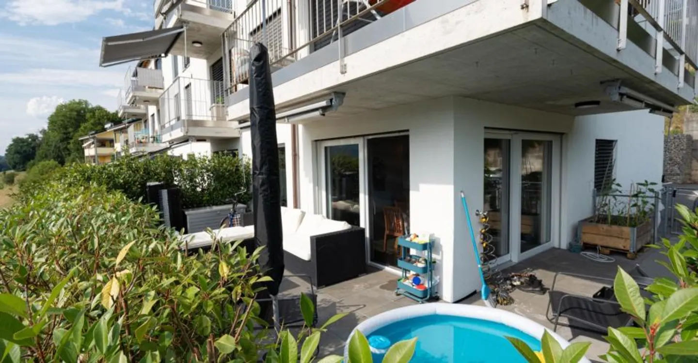 Appartement moderne avec terrasse - Photo 2 sur 5