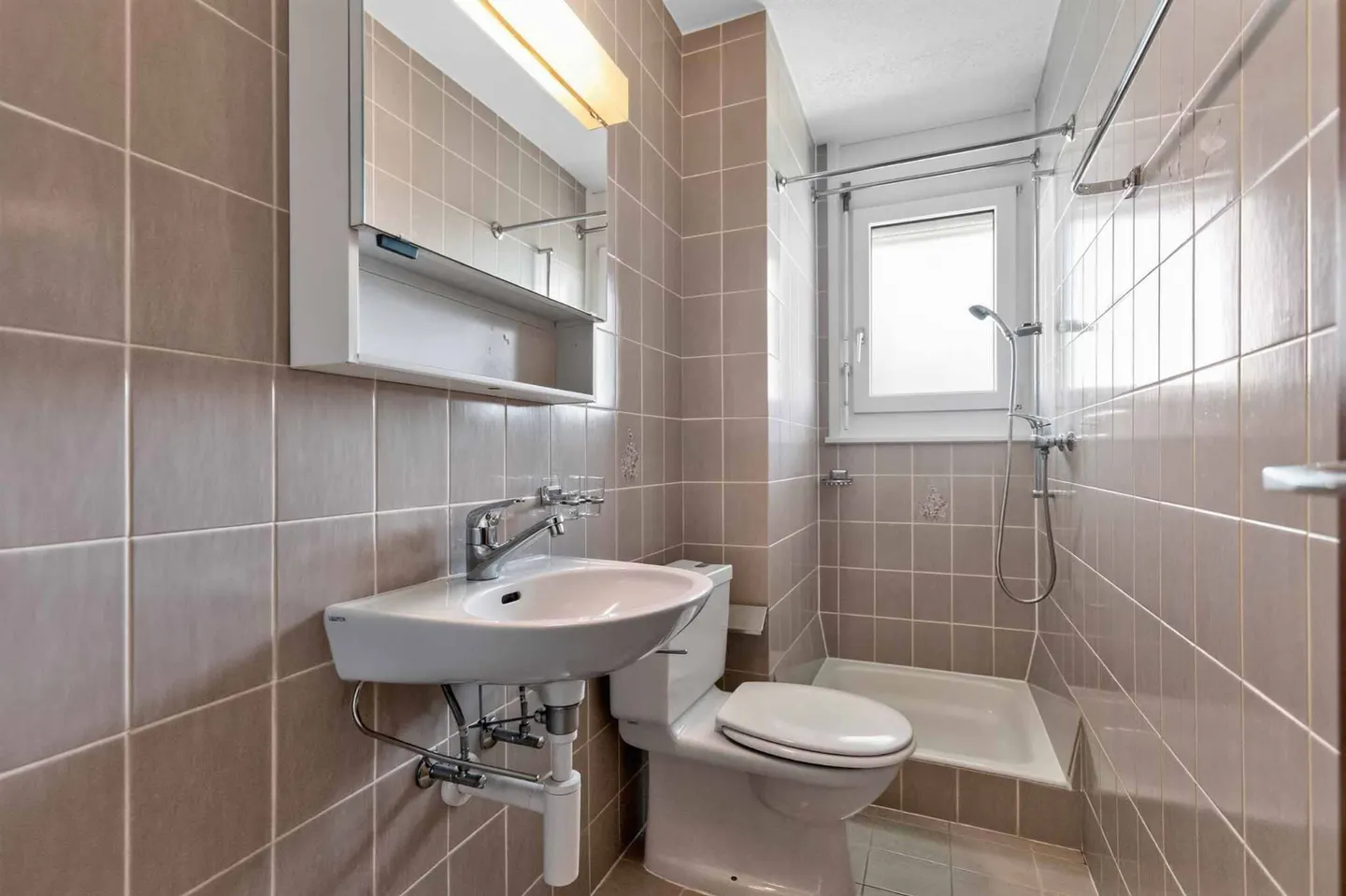 Charming Apartment in Ecublens - Photo 9 of 12