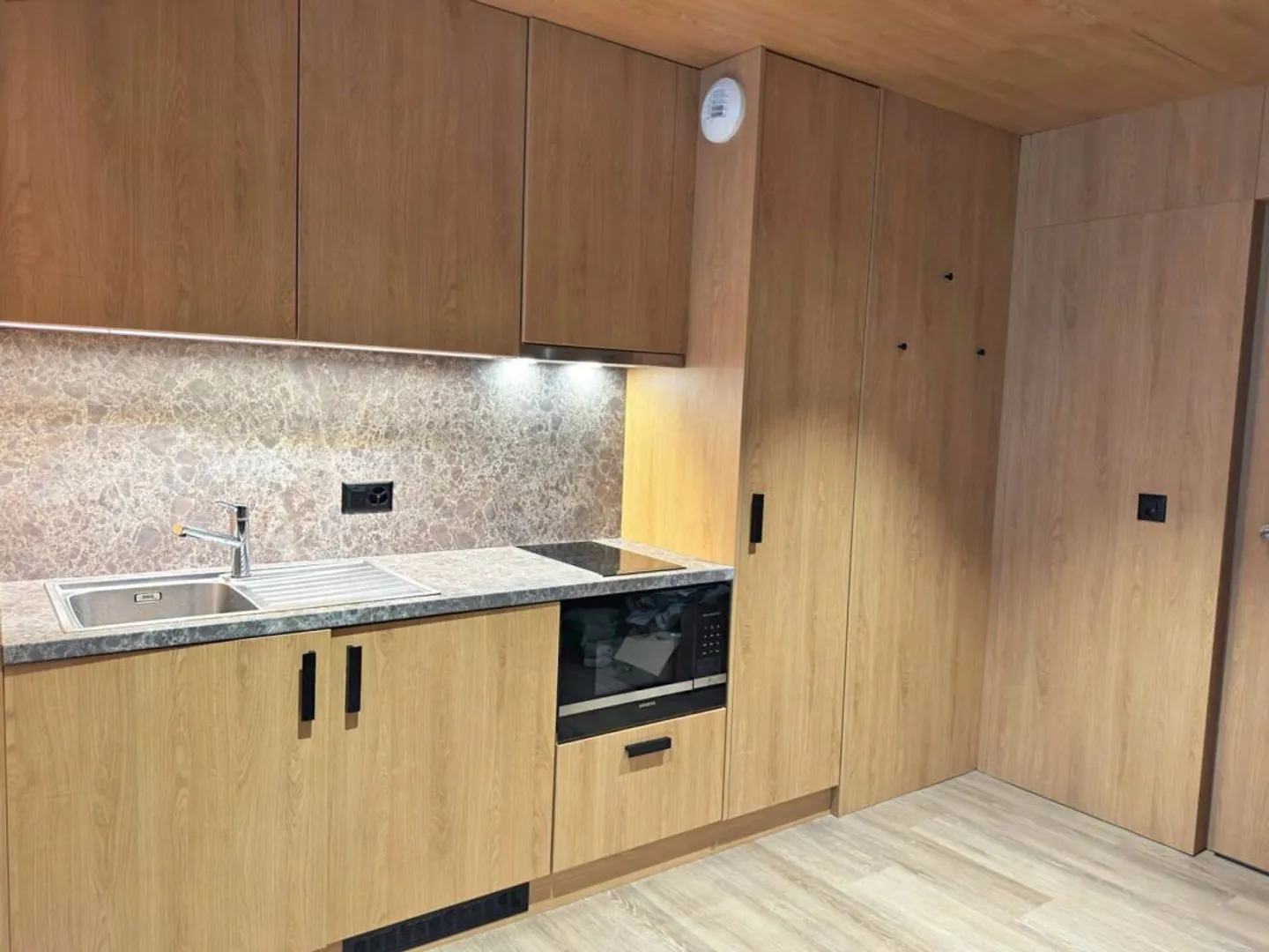 Schönes modernes und möbliertes Studio - zu vermieten - Foto 5 von 12