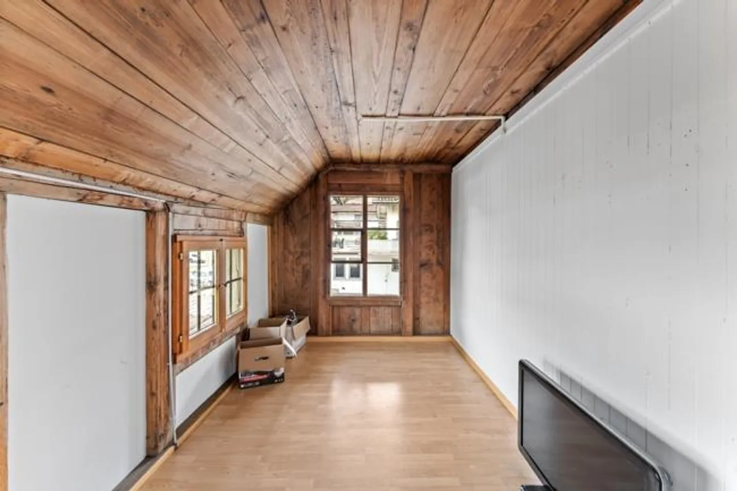 Charming multi-family house with 5.8% yield - Photo 8 of 30