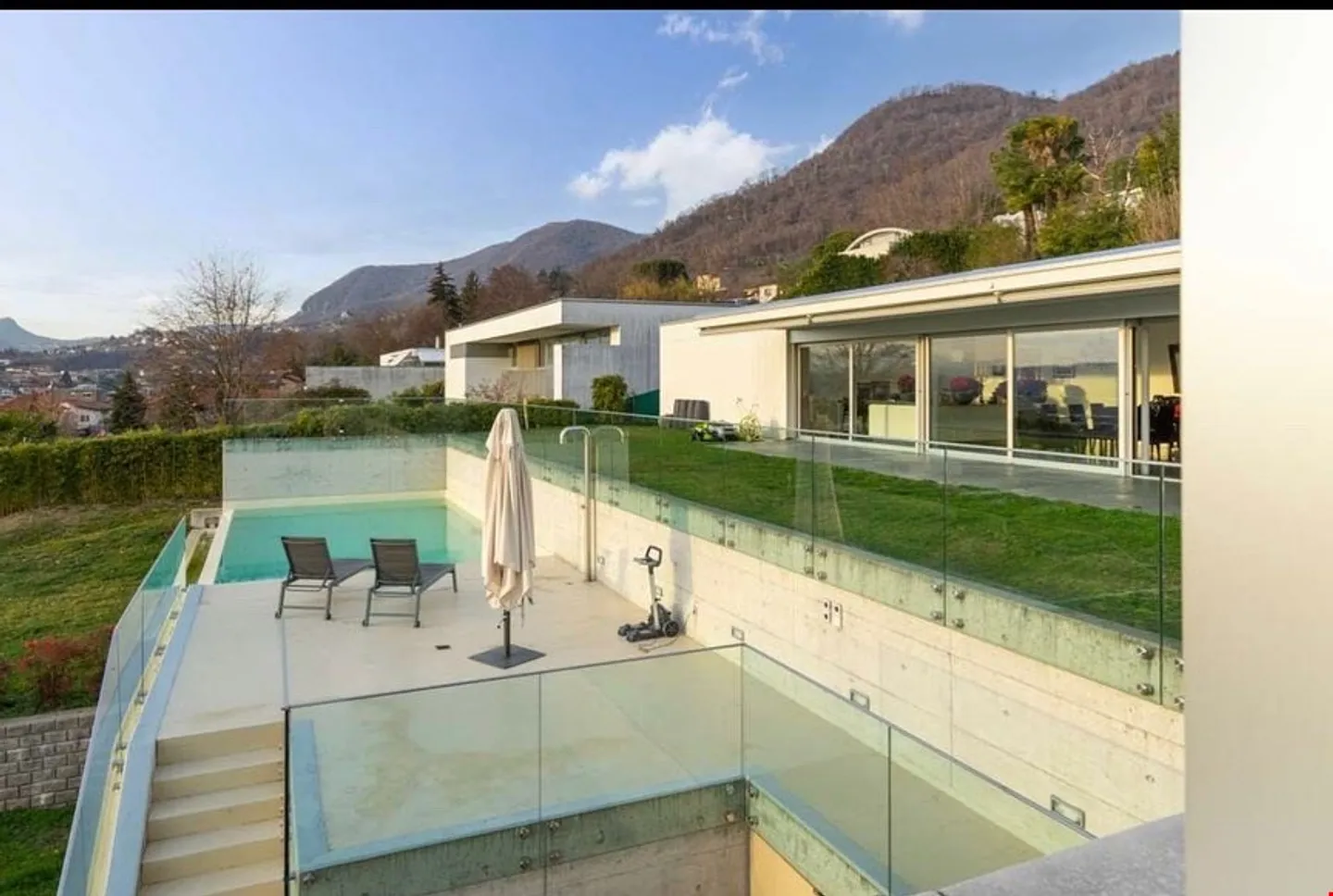 Villa de Prestige, avec piscine d'eau salée et vue dégagée - Photo 4 sur 15