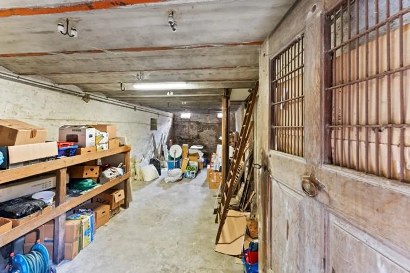 Charming multi-family house with 5.8% yield - Photo 29 of 30