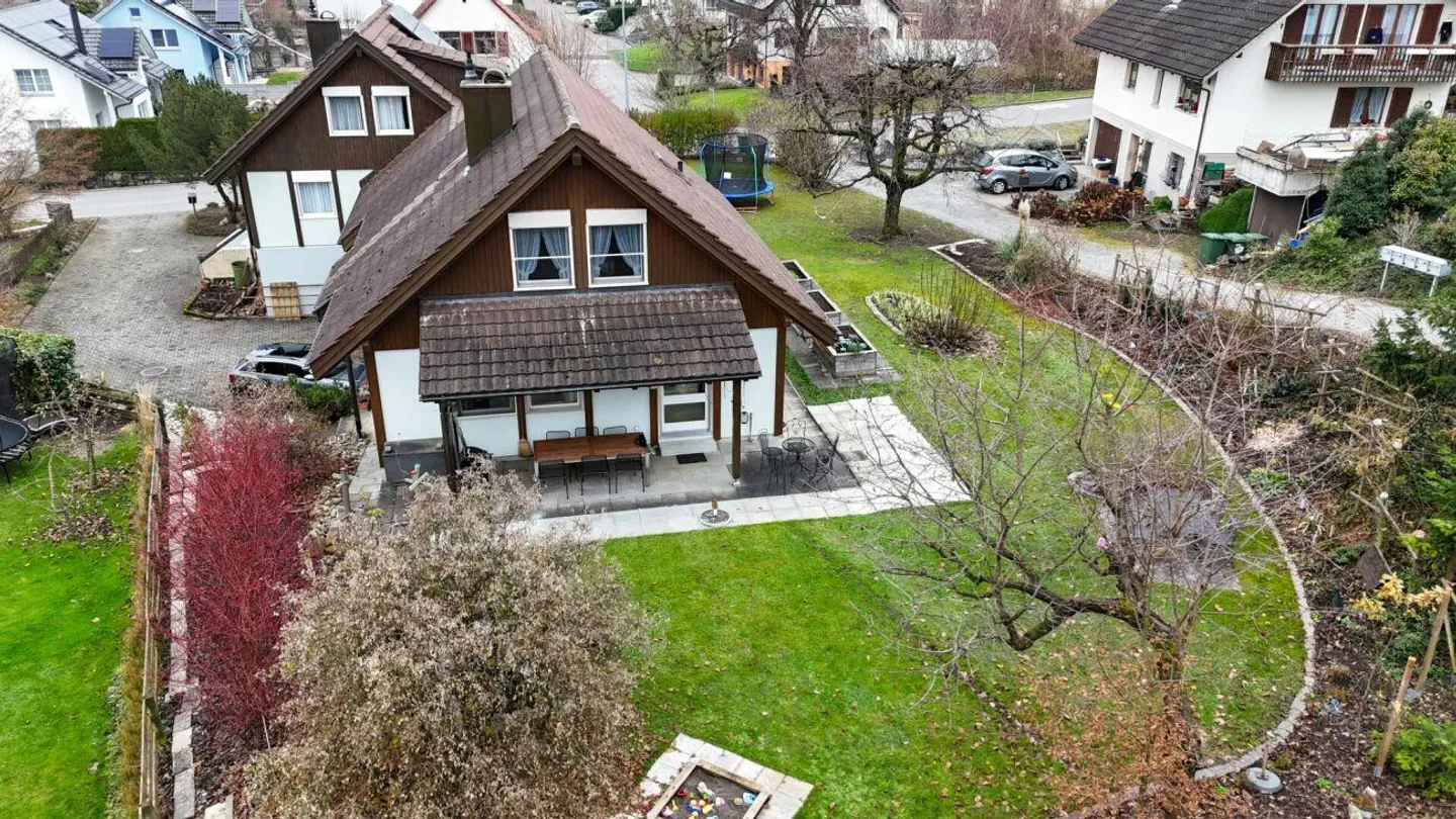 Casa familiare a schiera ben tenuta con giardino spazioso - Foto 1 di 11