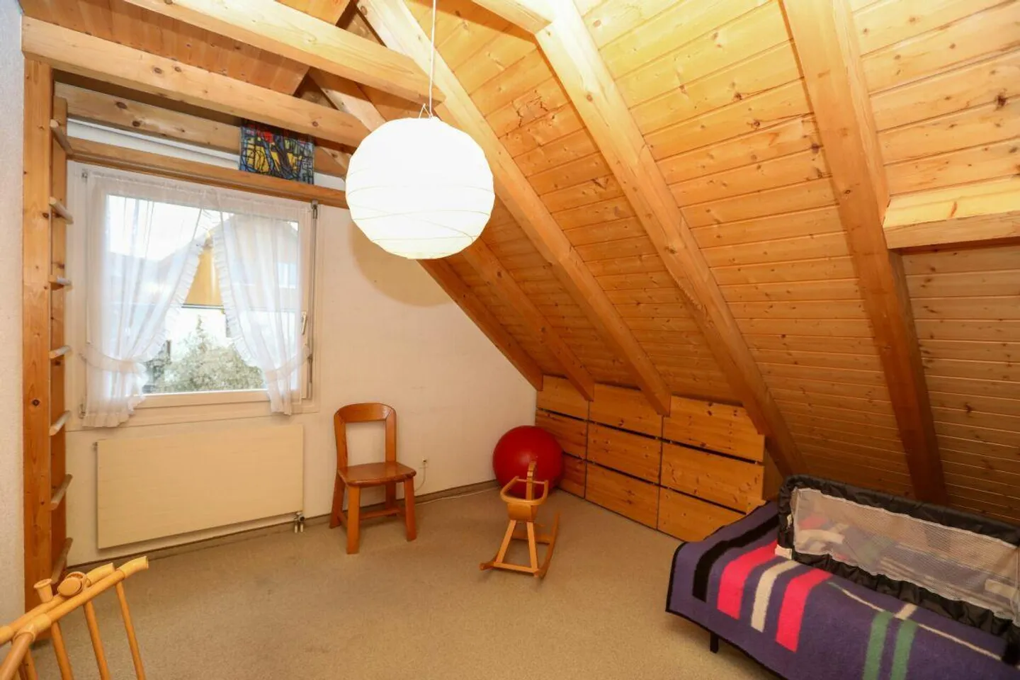 Casa familiare a schiera ben tenuta con giardino spazioso - Foto 9 di 11