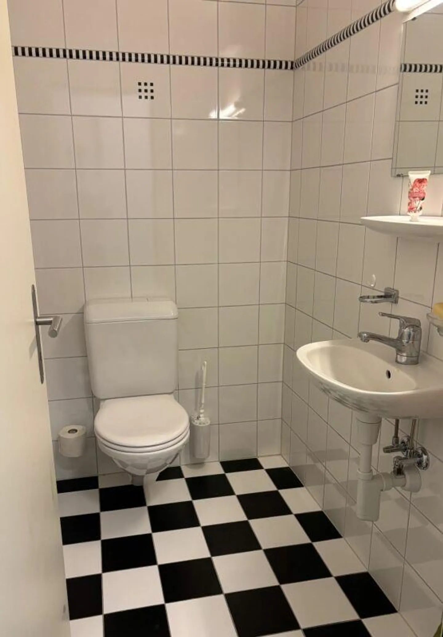 ampio appartamento di 4.5 stanze (112m²) con patio - Foto 9 di 9