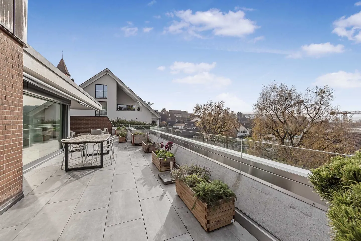 Terrace house with panoramic terrace / Living & working under one roof - Photo 1 of 14