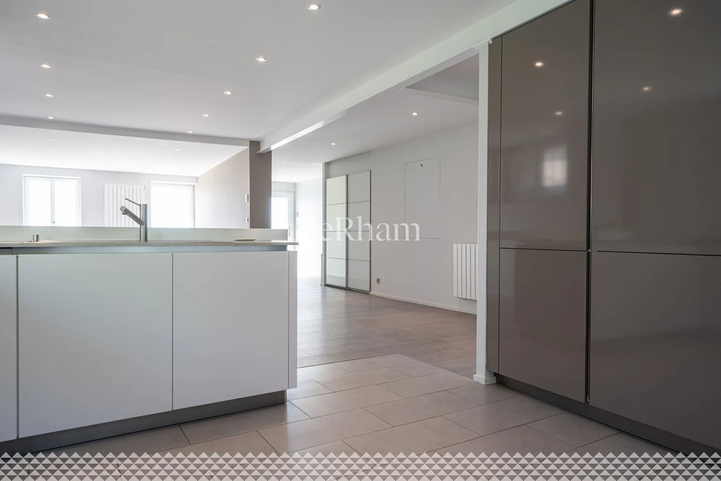 Villa individuell komplett renoviert, mit atemberaubendem Blick! - Foto 4 von 13