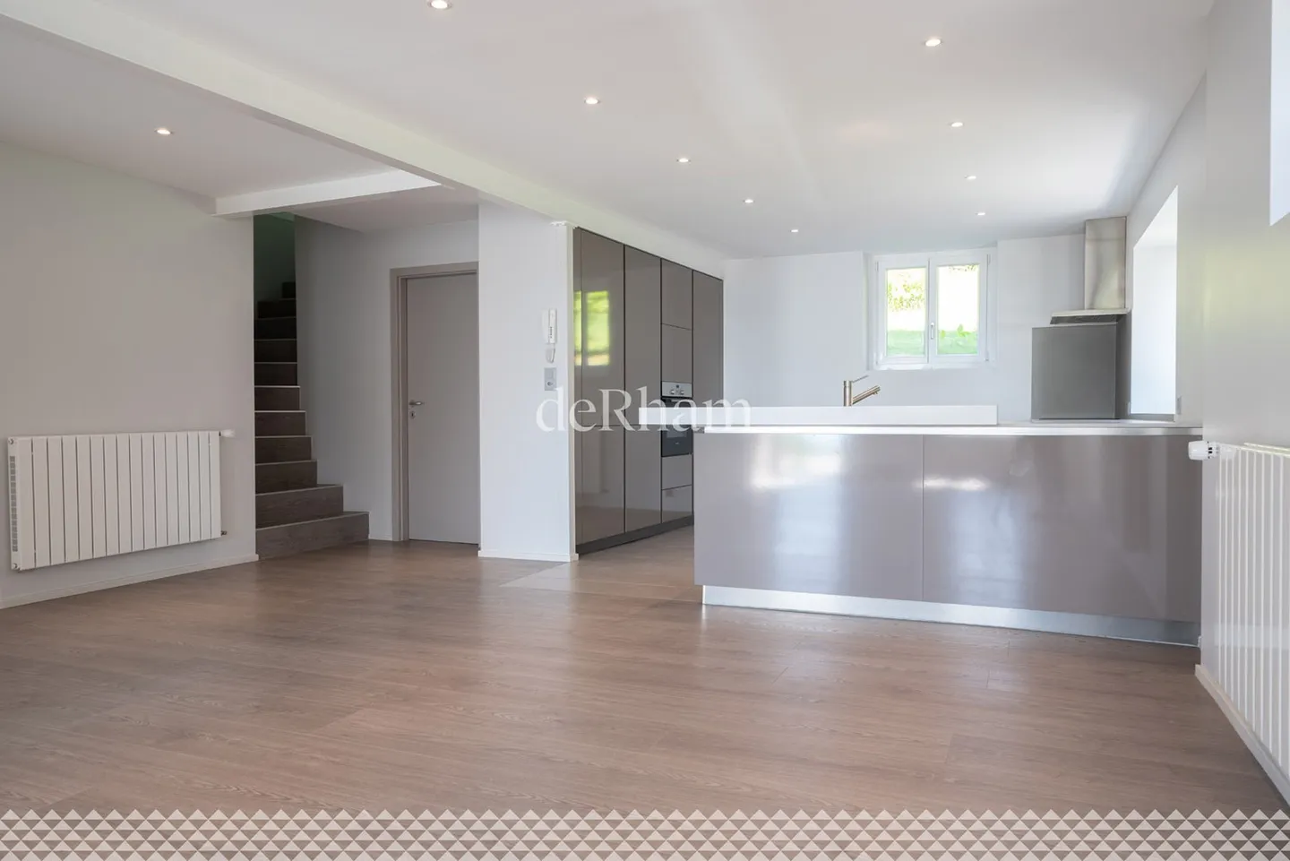 Villa individuell komplett renoviert, mit atemberaubendem Blick! - Foto 2 von 13