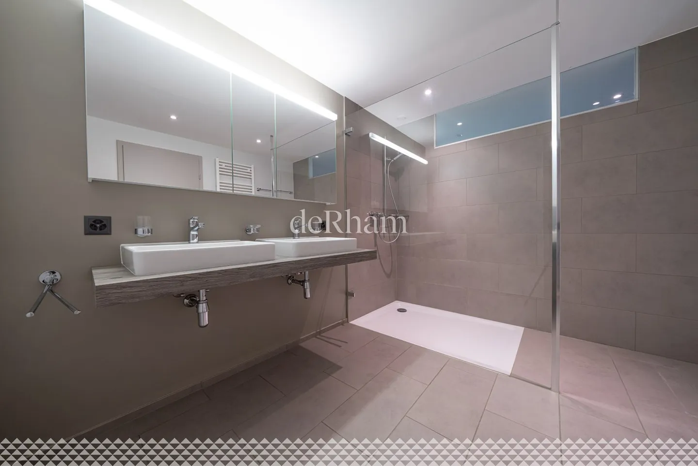 Villa individuell komplett renoviert, mit atemberaubendem Blick! - Foto 3 von 13