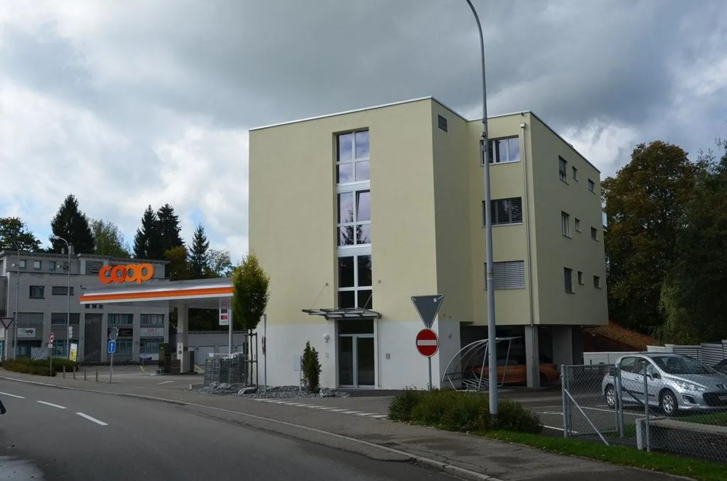 Posto auto esterno coperto in affitto. - Foto 1 di 1