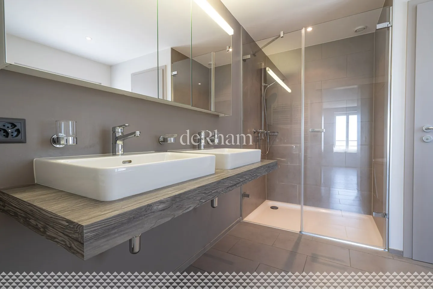 Villa individuell komplett renoviert, mit atemberaubendem Blick! - Foto 12 von 13