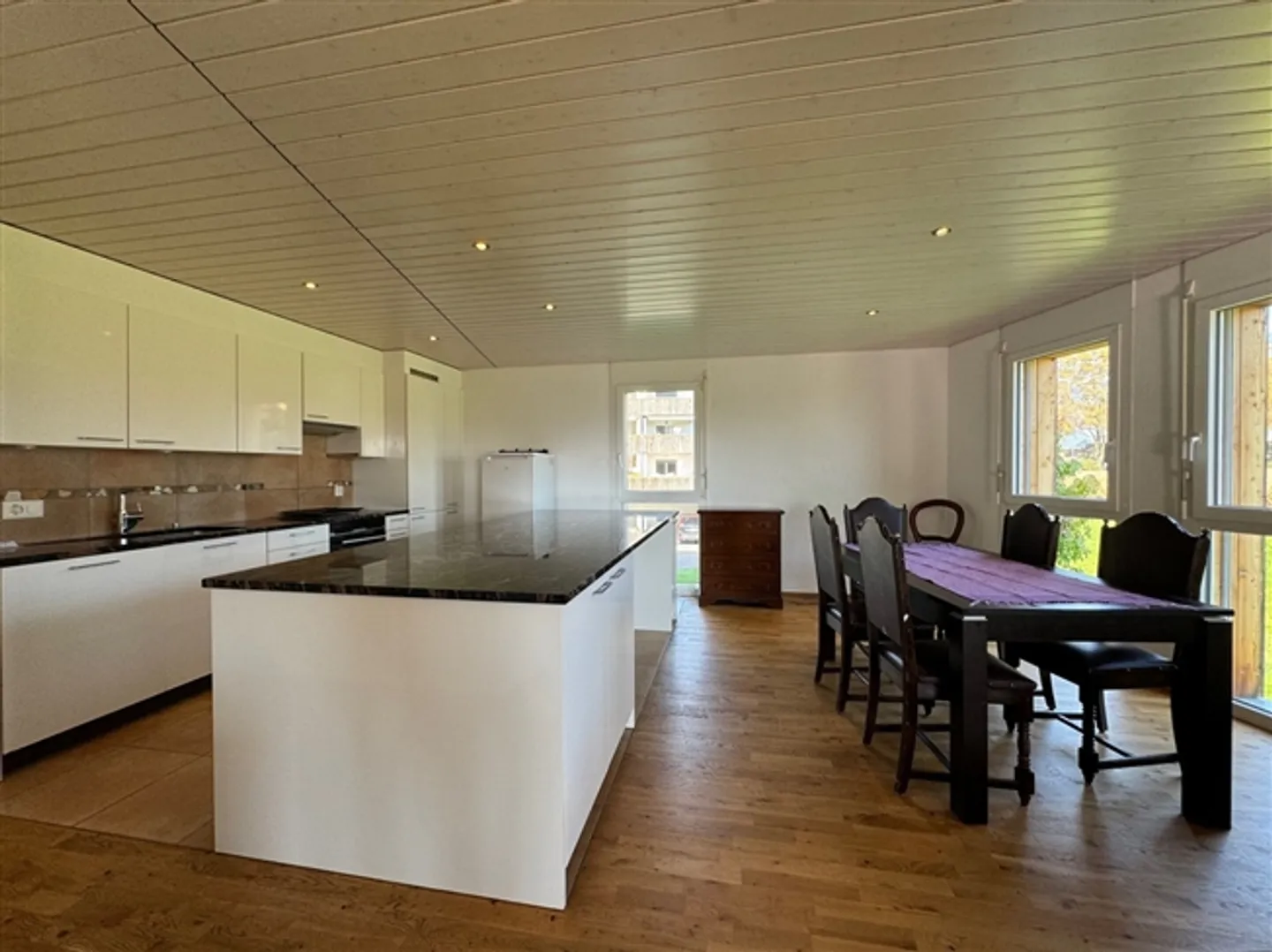 Spacious 4.5 room apartment in Vouvry with garage box - Photo 1 of 11