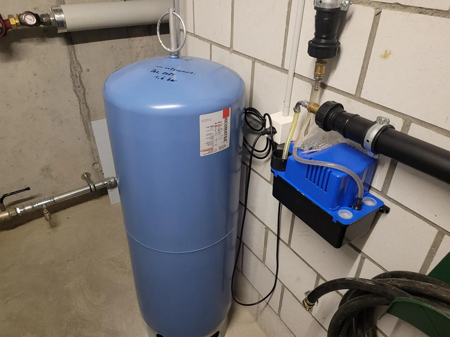 3 condominiums - Photo 8 of 13