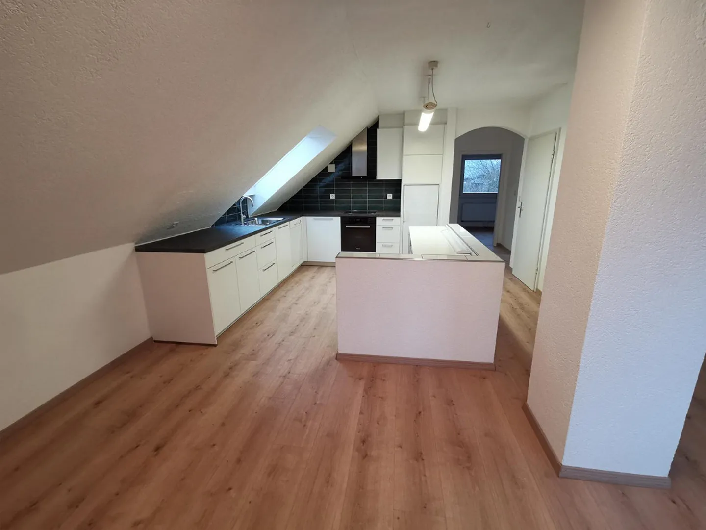 Appartamento mansardato affascinante con vista - Foto 2 di 8