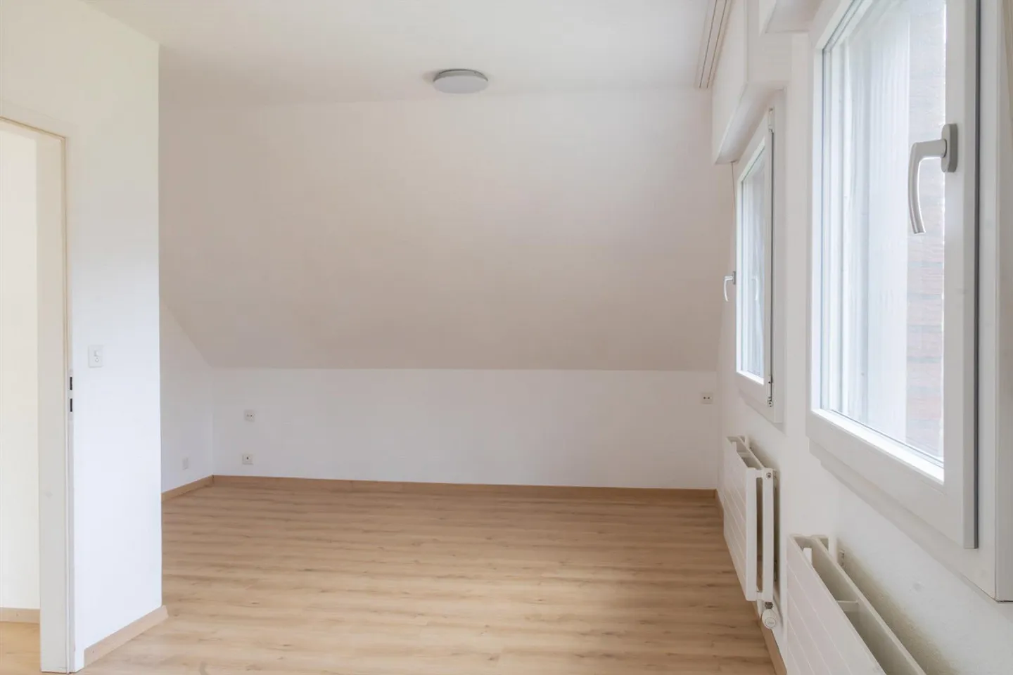 Appartamento mansardato affascinante con vista - Foto 7 di 8