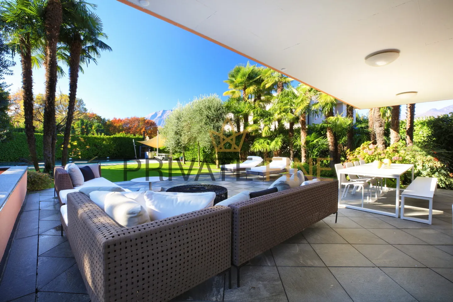Villa luxueuse de 6,5 pièces avec jardin spacieux, piscine et cave à vin - Photo 1 sur 10