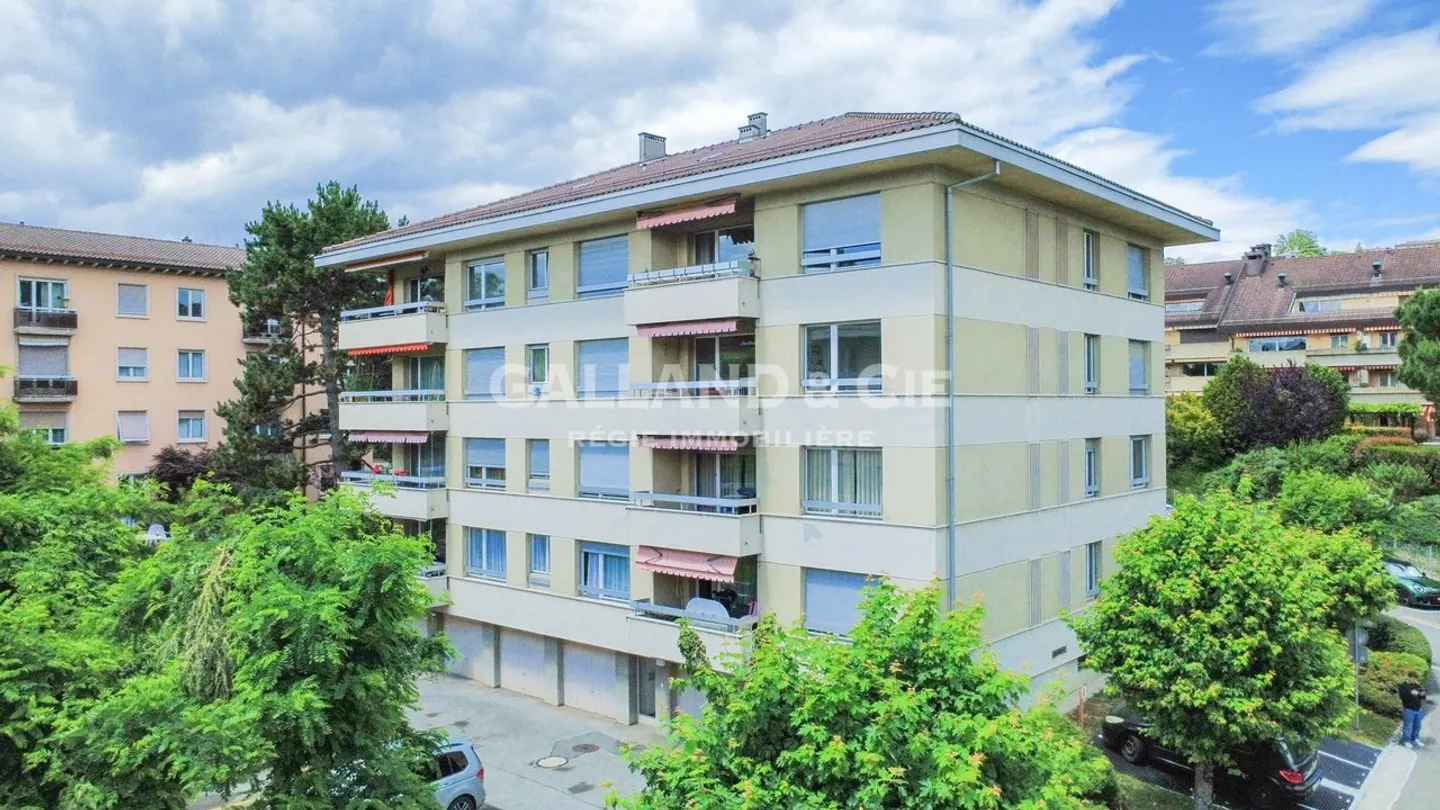 Edificio Incantevole Vicino al Lago - Foto 2 di 2