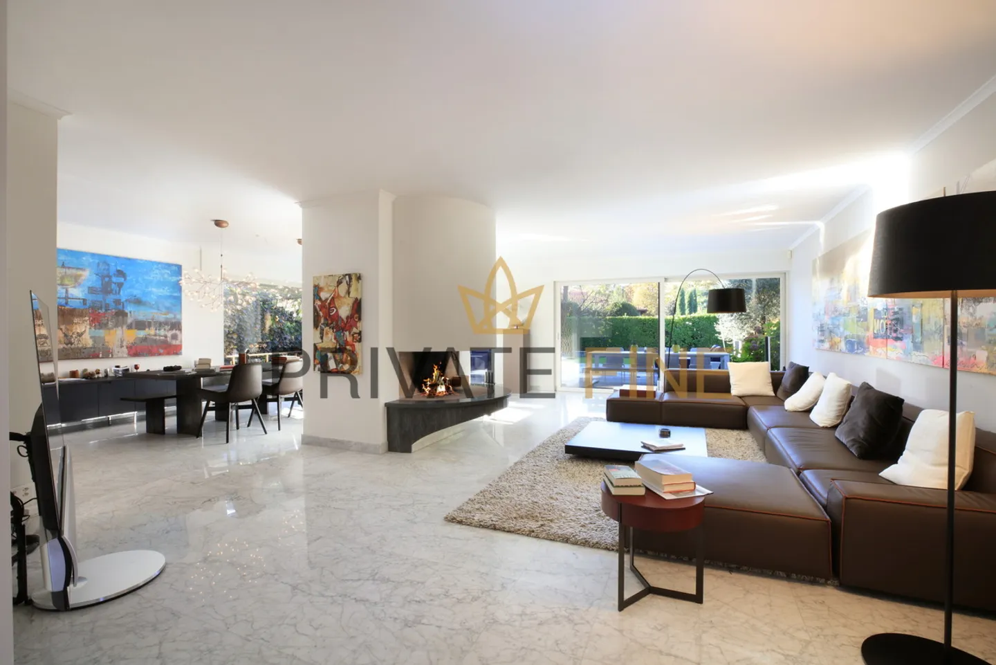 Villa luxueuse de 6,5 pièces avec jardin spacieux, piscine et cave à vin - Photo 3 sur 10