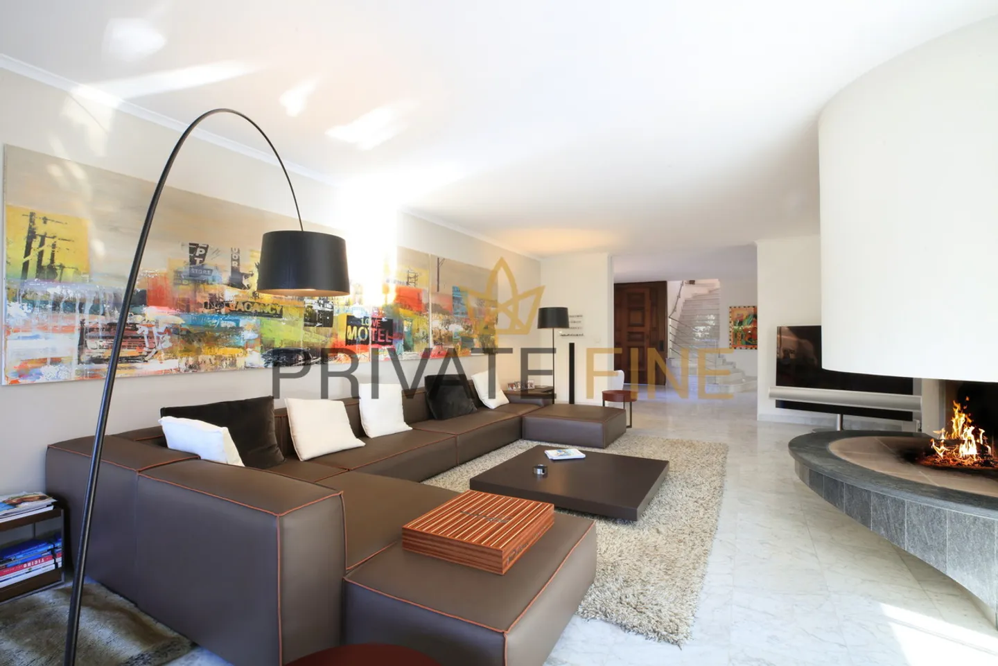 Villa luxueuse de 6,5 pièces avec jardin spacieux, piscine et cave à vin - Photo 4 sur 10