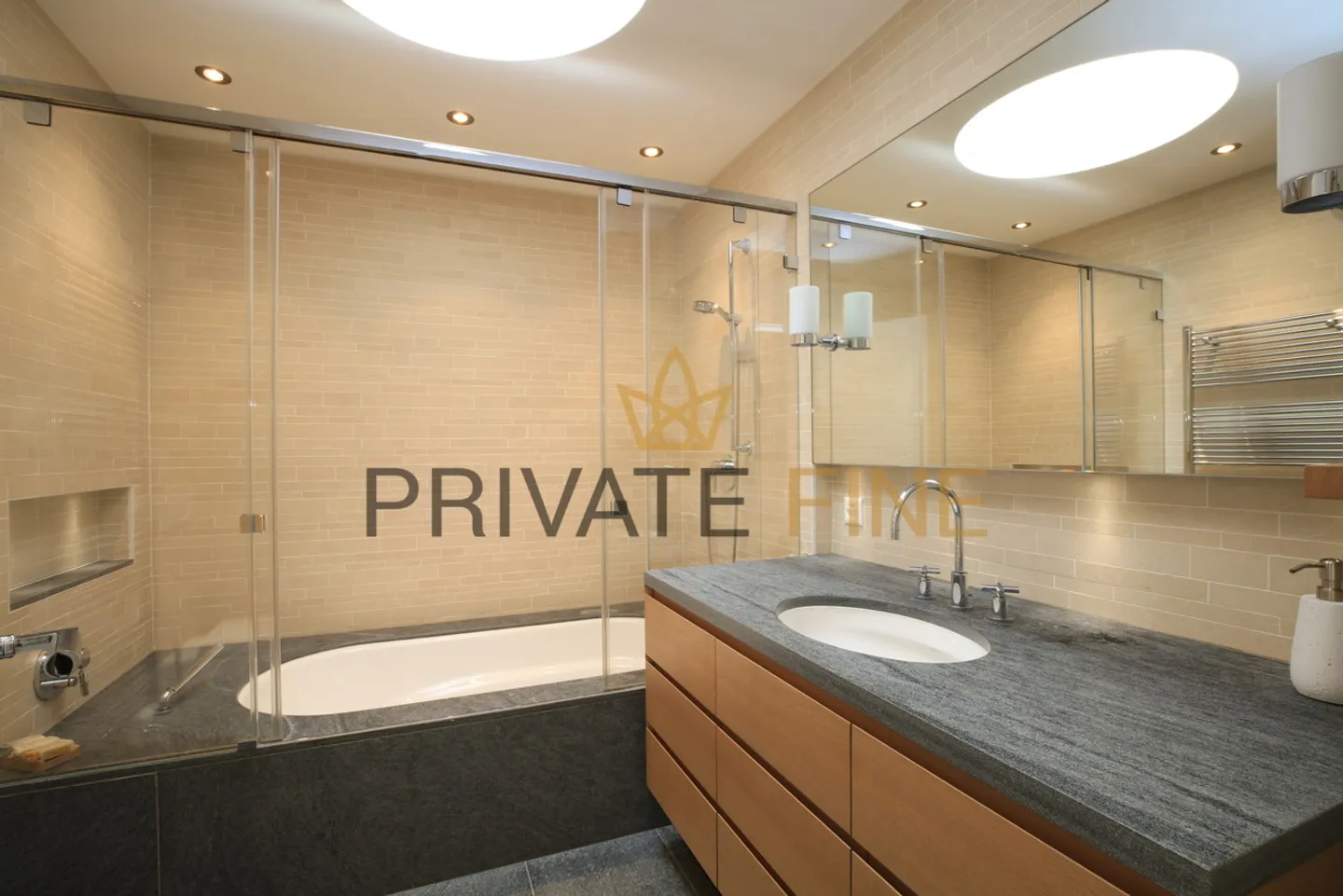 Villa luxueuse de 6,5 pièces avec jardin spacieux, piscine et cave à vin - Photo 5 sur 10