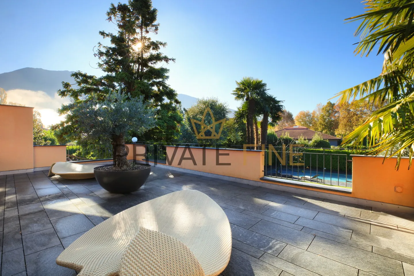 Villa luxueuse de 6,5 pièces avec jardin spacieux, piscine et cave à vin - Photo 9 sur 10