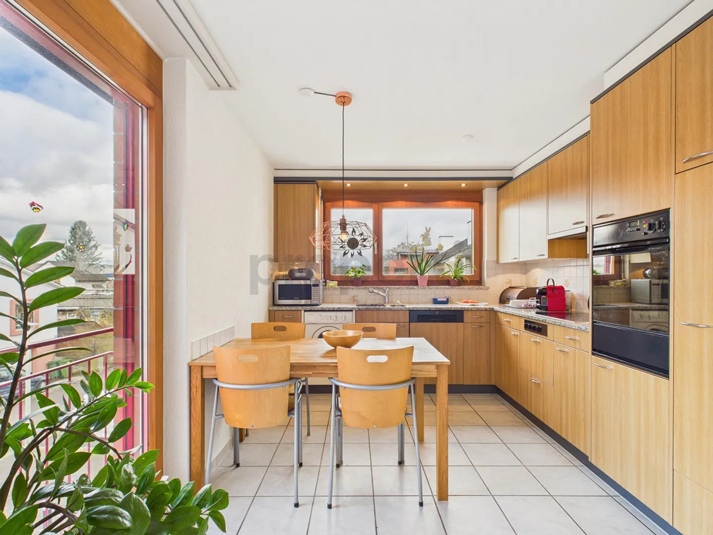 Appartement lumineux de 5,5 pièces avec jardin d'hiver à Ettingen - Photo 2 sur 11